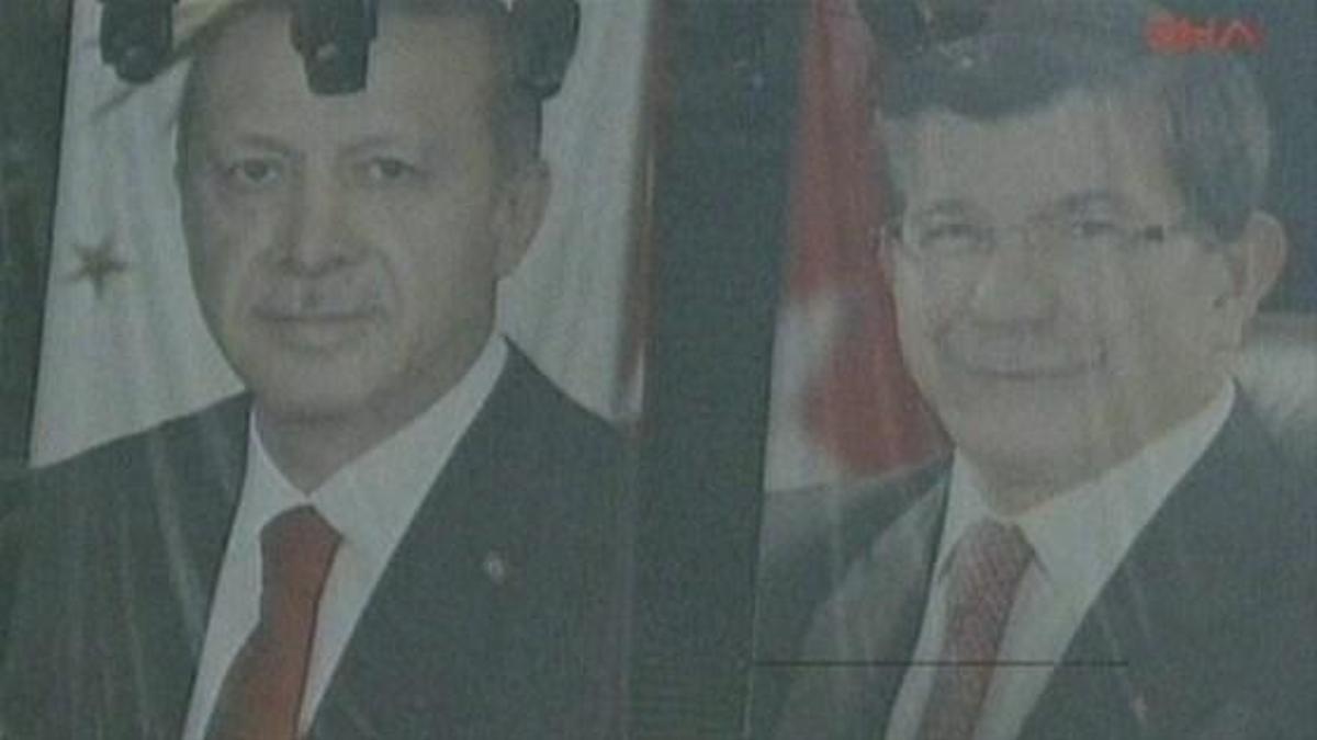 AK Parti İstanbul kongresinde Erdoğan şiiri