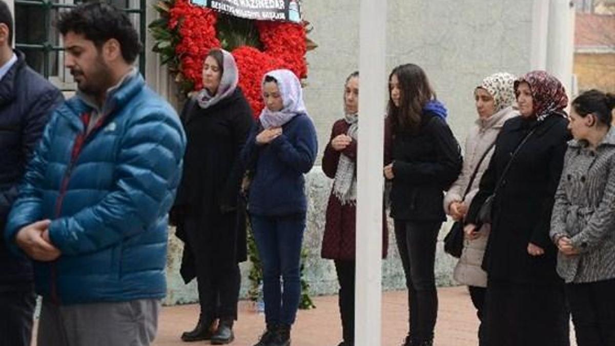 Kayahan annesinin cenazesine gidemedi