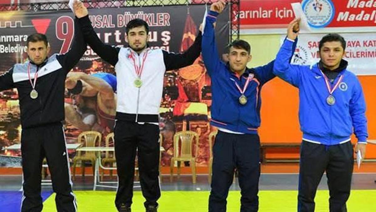 Maraş’ın kurtuluş gününde kıran kırana güreş