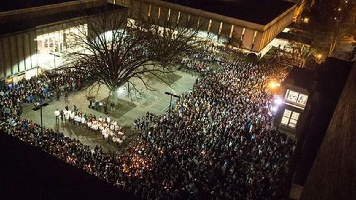 Binlerce kişi onlar için toplandı