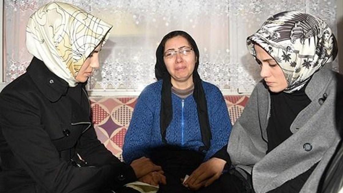 Erdoğan’ın kızları Özgecan’ın evinde