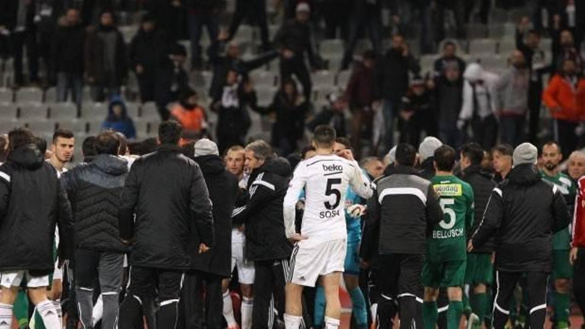 Maç bitti kavga çıktı