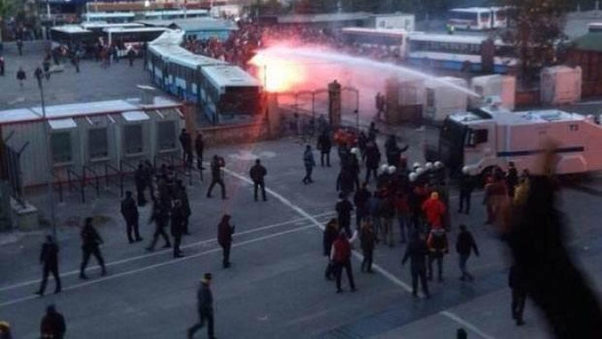 İzmir derbisi olaylı başladı