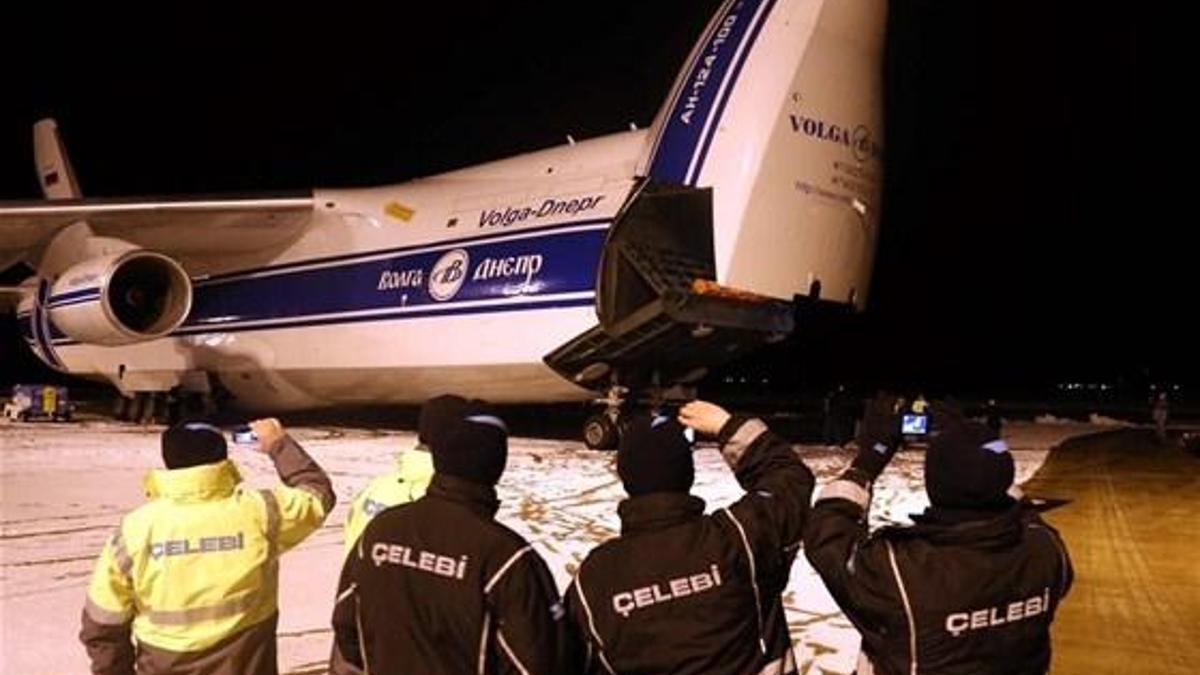 'Minik Kelebek' lakaplı dev kargo uçağı Bursa'da