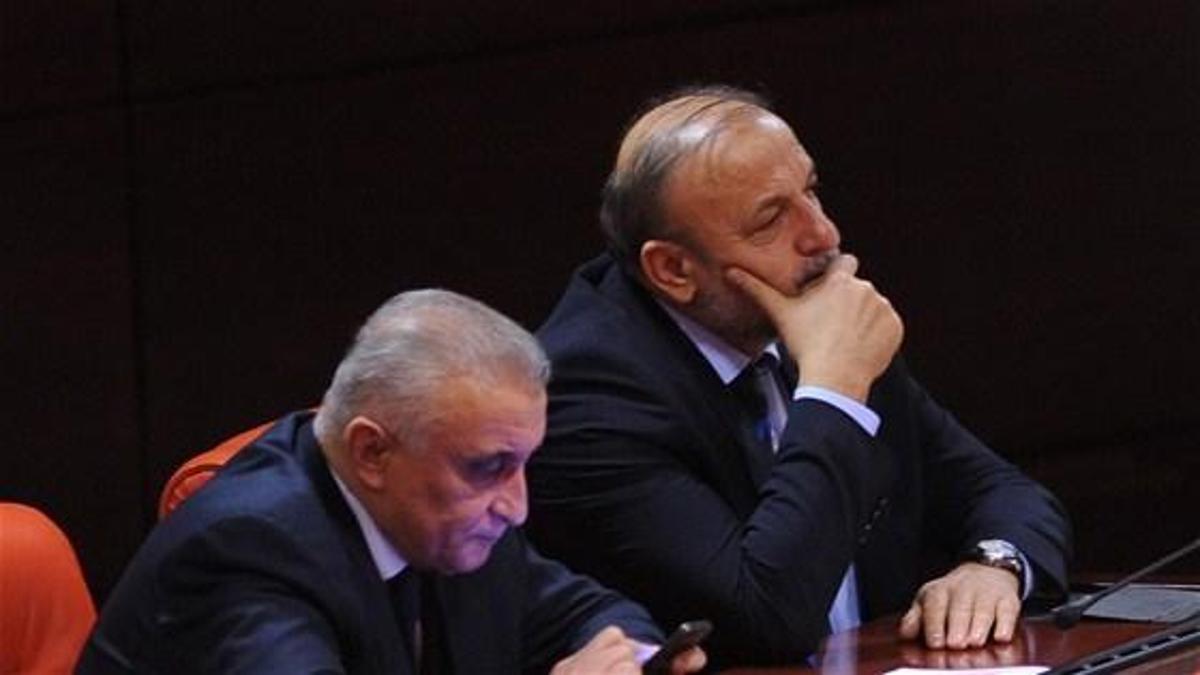 Oktay Vural'ı yasa boğan ölüm!