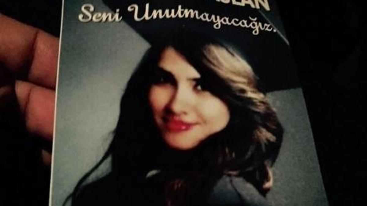 Demet Akalın Özgecan'ın ailesiyle buluştu