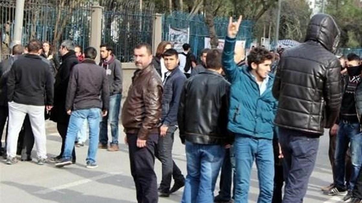 Marmara Üniversitesi'ne satırlı saldırı