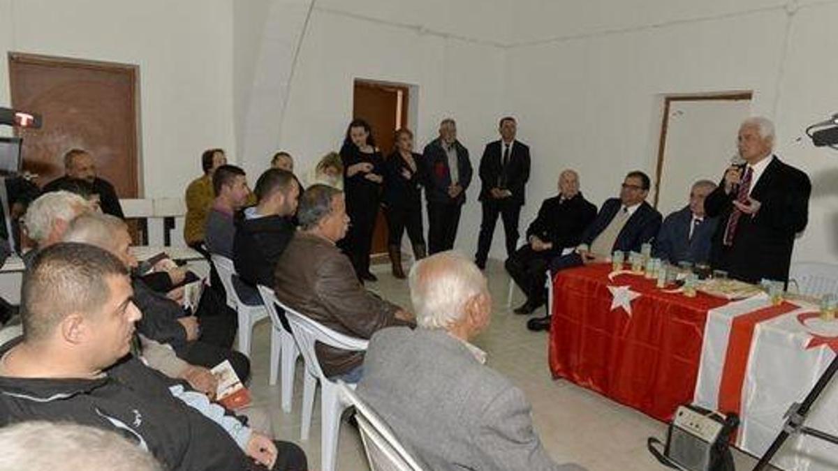 Skandal! Türk bayrağı üzerine...