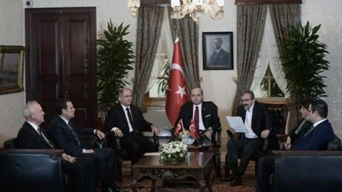 Erbakan mezarı başında anıldı