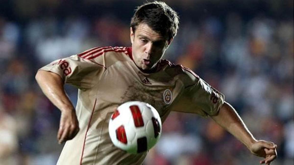 Misimovic futbolu bıraktı