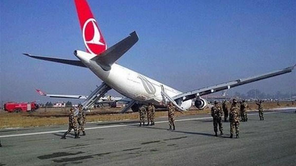 THY uçağı iniş yaparken pistten çıktı!
