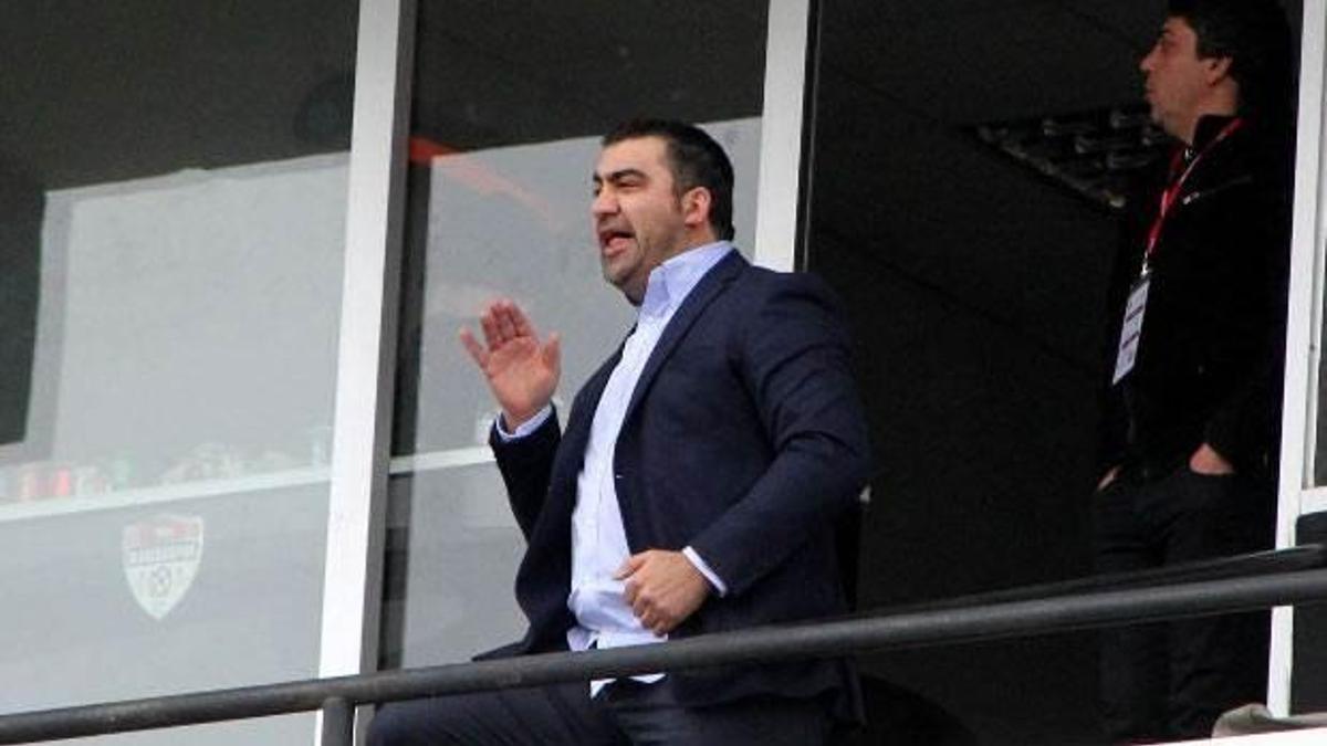 Ümit Özat istifa etti