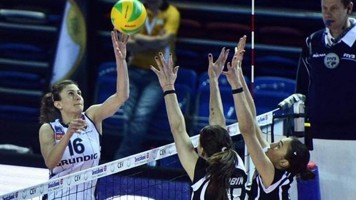 Vakıfbank, Fenerbahçe'yi eledi!