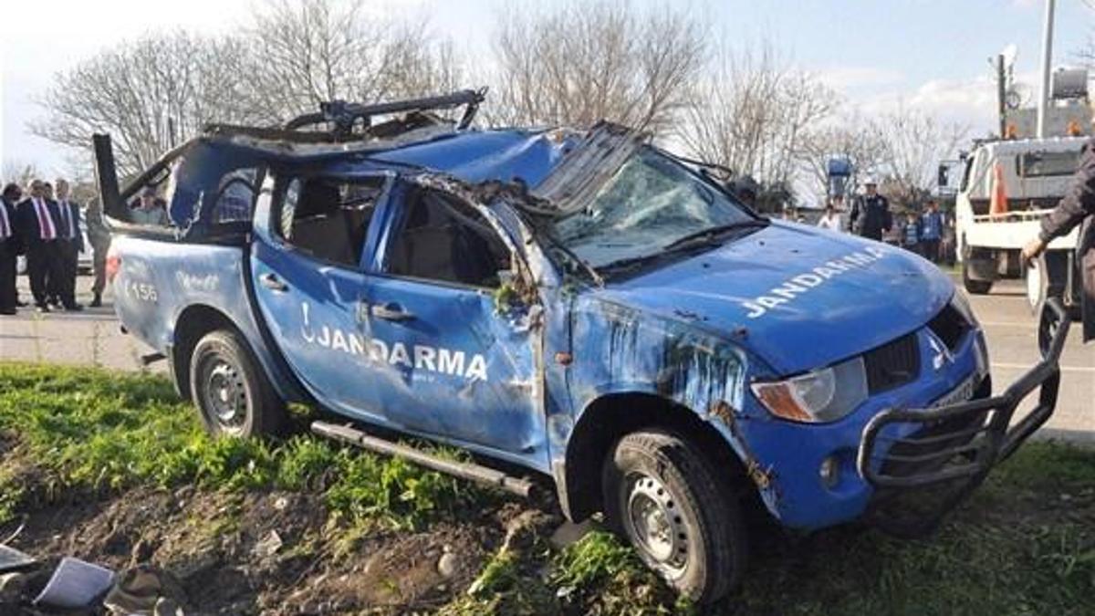 Askeri kamyonet devrildi: 5 asker yaralı