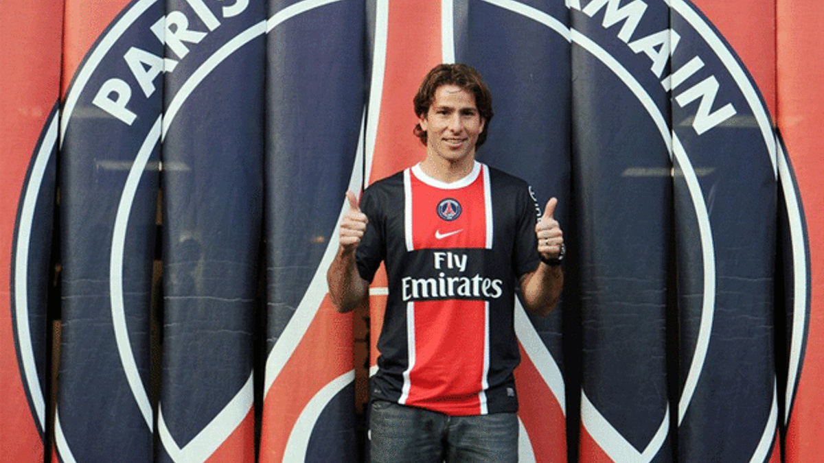 Maxwell PSG'de kaldı