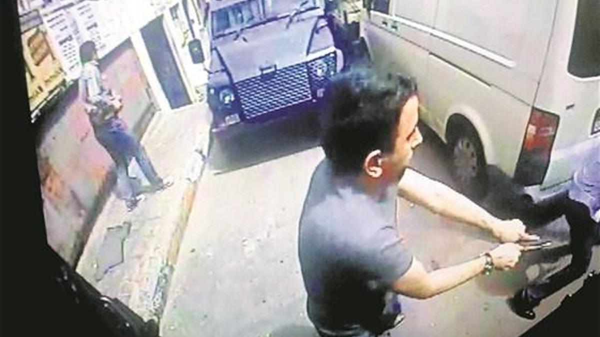 Sanık polis, delil toplama alanında!