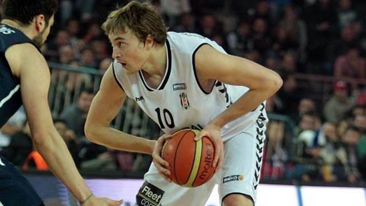 Broekhoff iki yılda daha Kartal