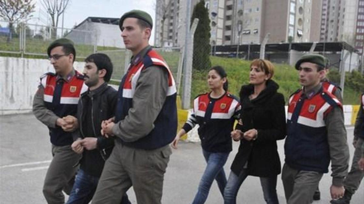 Kestiği elleri küçük parçalara ayırıp klozete atmış!
