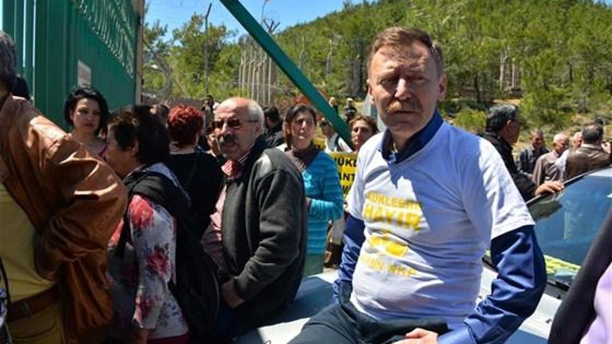 CHP'li vekil eyleme Mercedes'iyle gitti