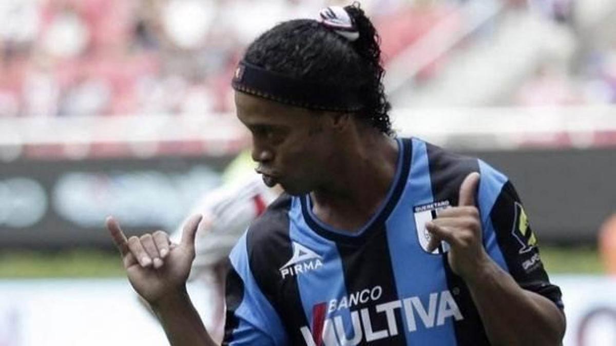 Ronaldinho futbolu bırakıyor!
