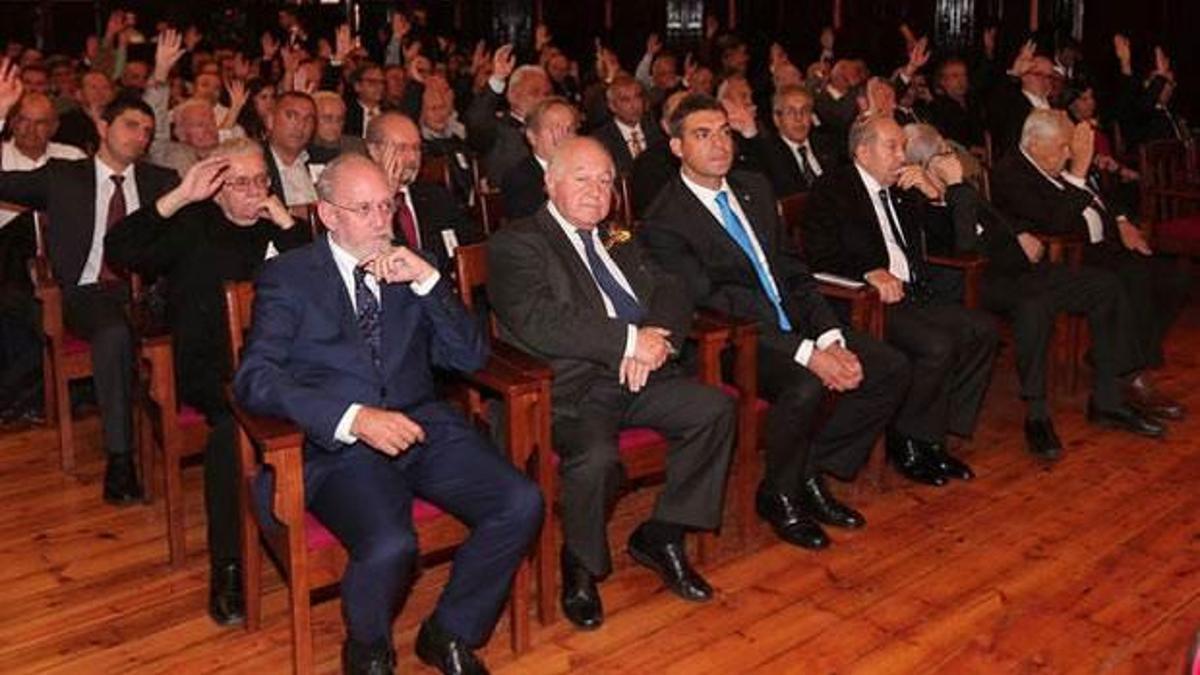 G.Saray'da kritik zirve ertelendi