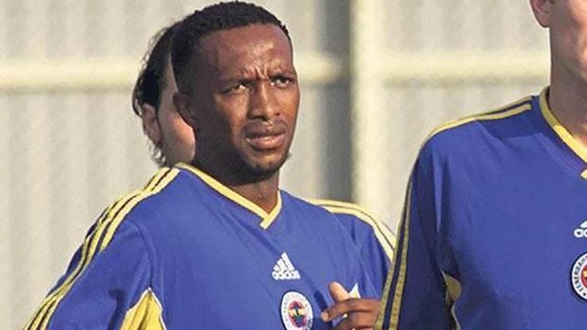 John Moshoeu hayatını kaybetti