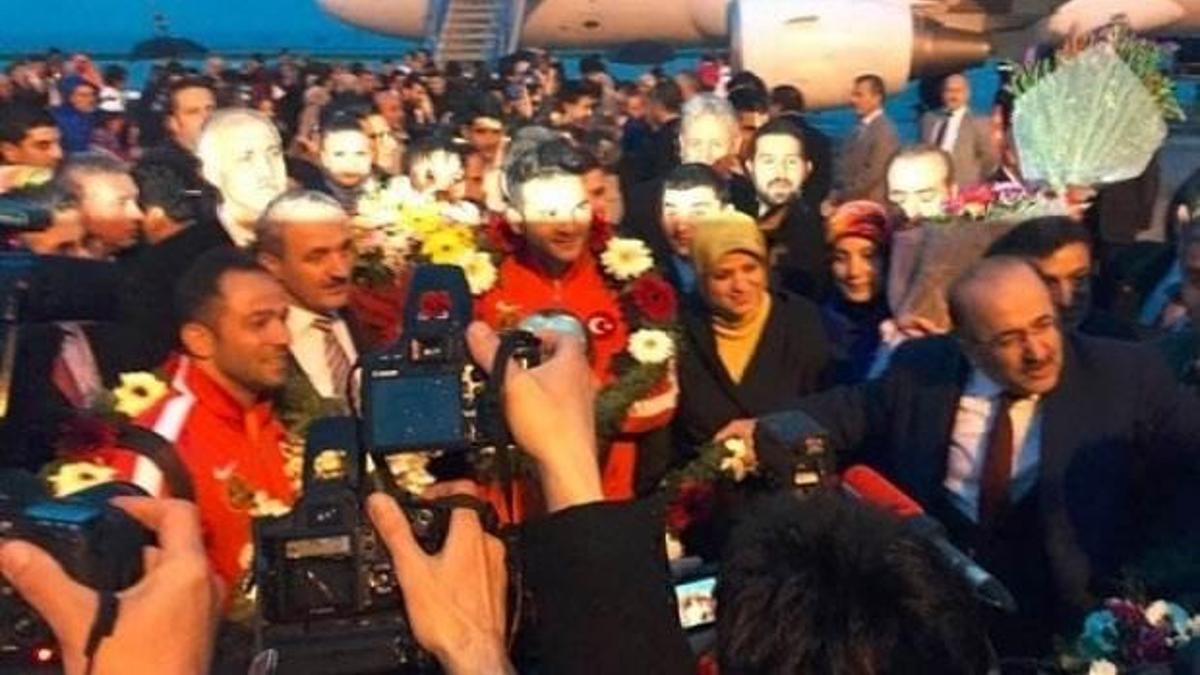 Şampiyon gençlere çılgın karşılama!