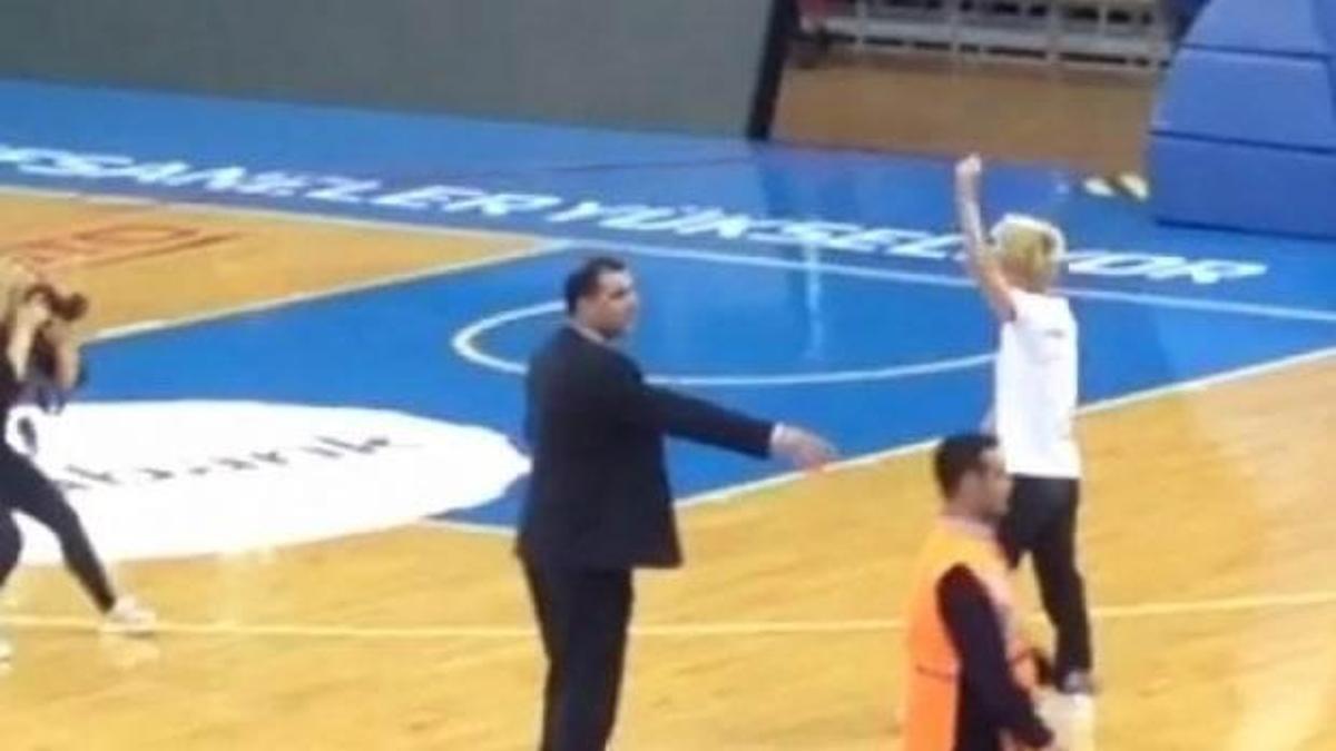 Işıl Alben Abdi İpekçi,'de üçlü çektirdi!
