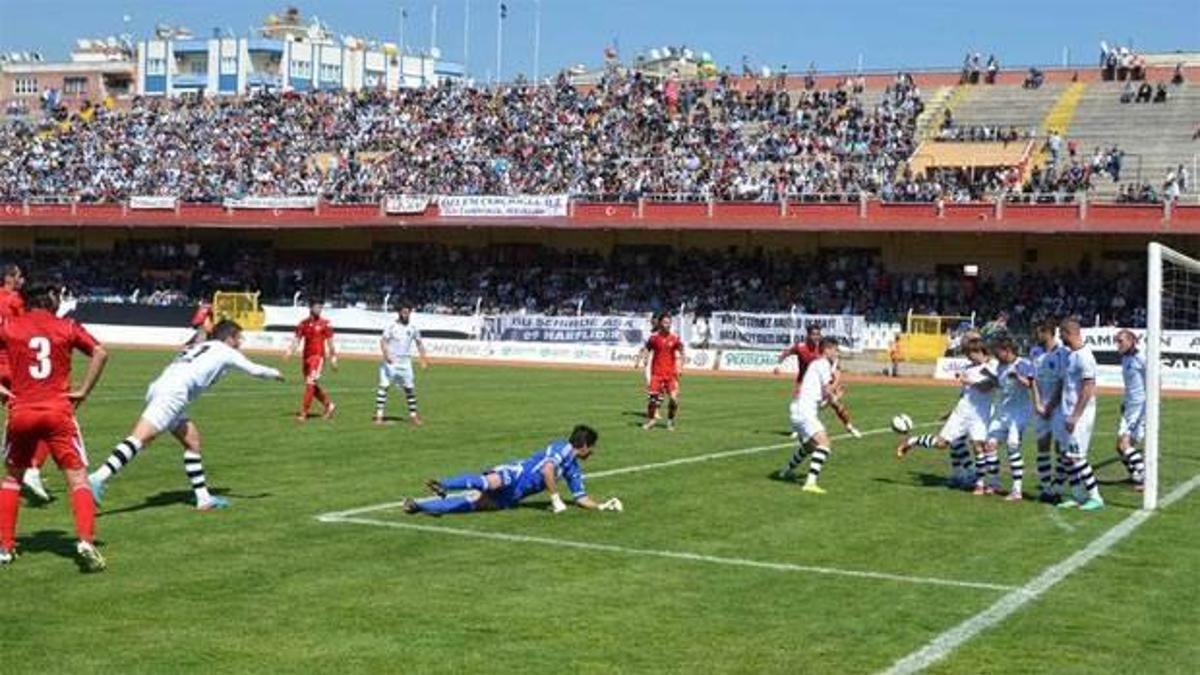 Aydın’da tribün çöktü; yaralılar var!