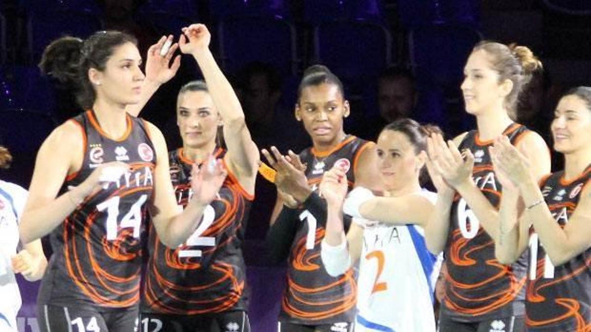 Eczacı'dan yarı finale demir yumruk!