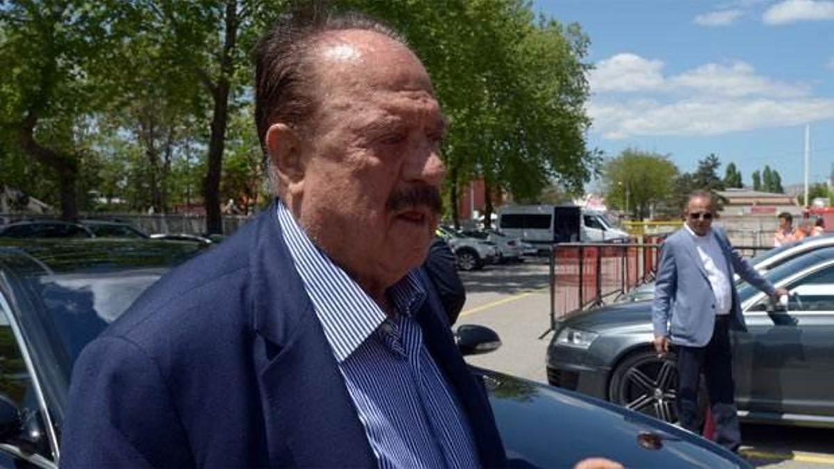 İlhan Cavcav yeniden başkan
