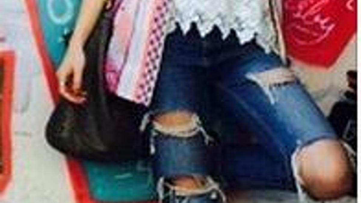 Sinem Kobal yeni görüntüsüyle dikkat çekti