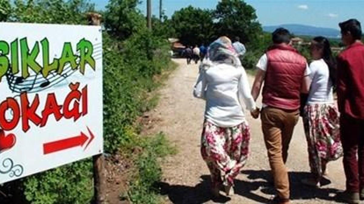 Eş bulmak için bu sokağa geliyorlar