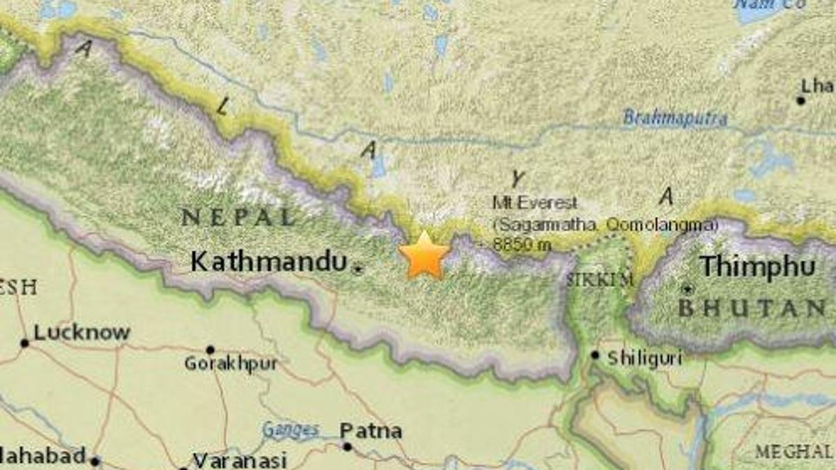 Nepal'de 7.4 şiddetinde deprem