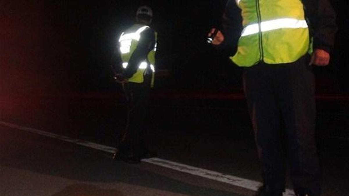 Kamyondan düşen parça polisi dehşete düşürdü!
