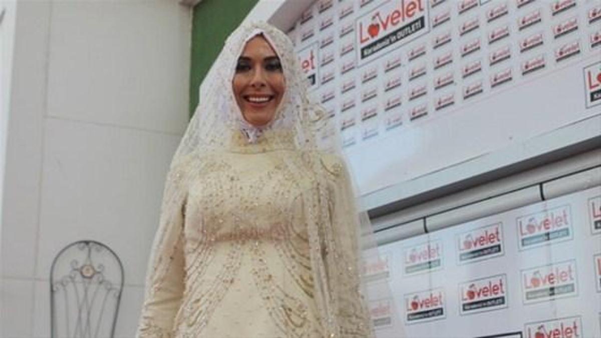 Bu kez tesettüre girdi!