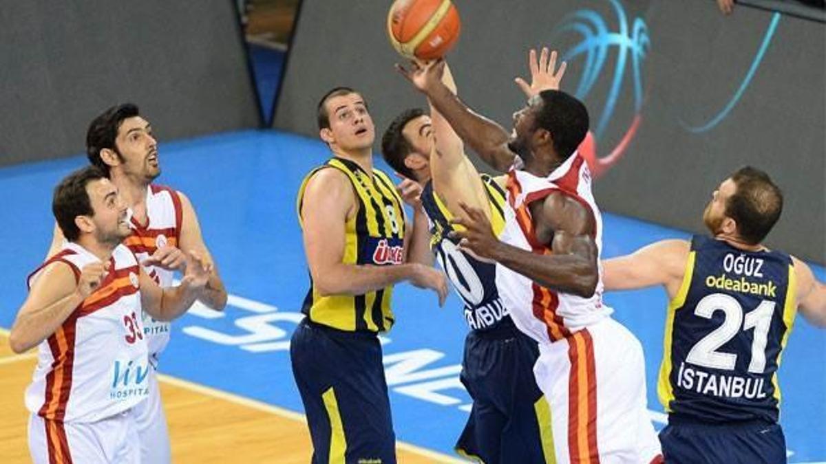 Yaralı Aslan derbide bile Güler