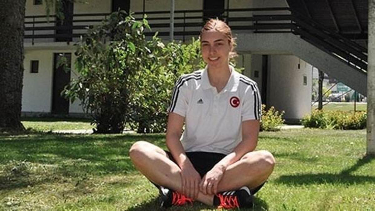 Ayşe Cora Beşiktaş'ta!
