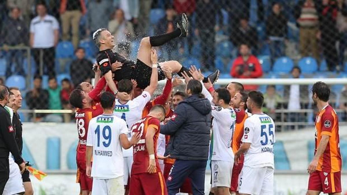 Gözyaşları içinde veda etti