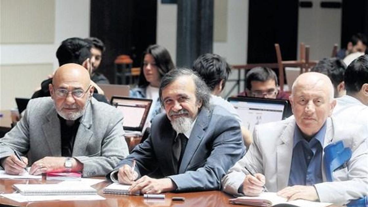 İkinci baharlarını öğrenerek yaşıyorlar