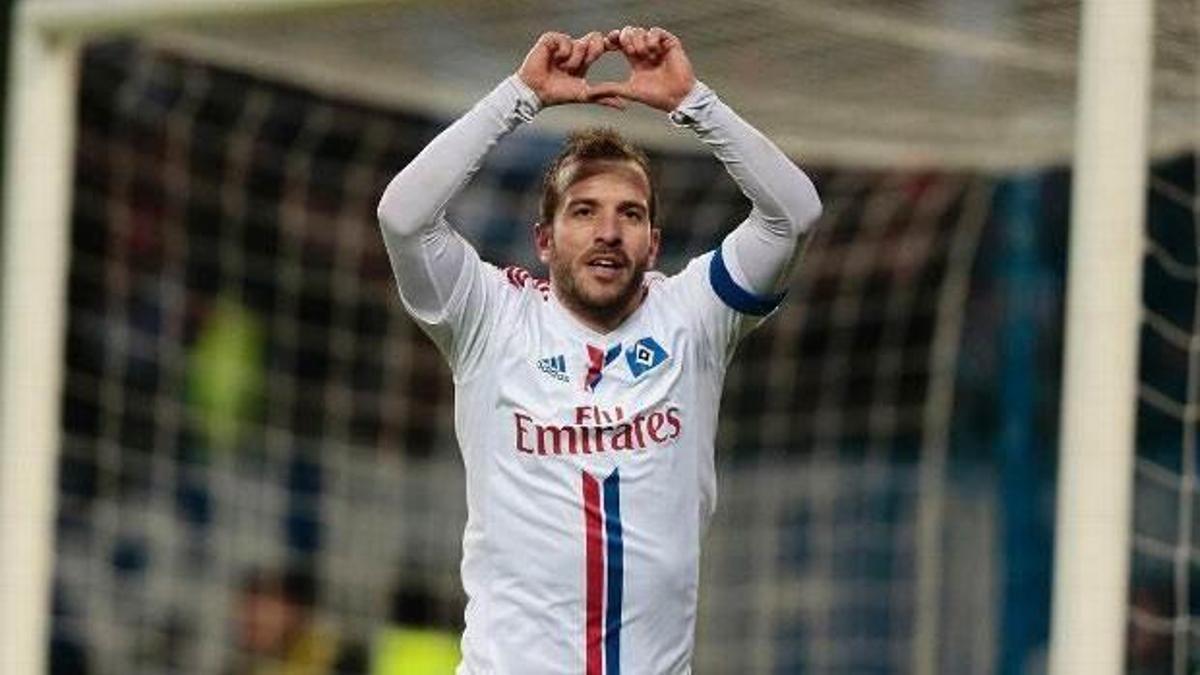 Van der Vaart Betis'e gidiyor