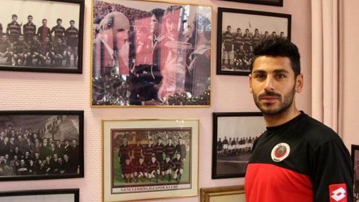 Hakan Aslantaş takımda kaldı