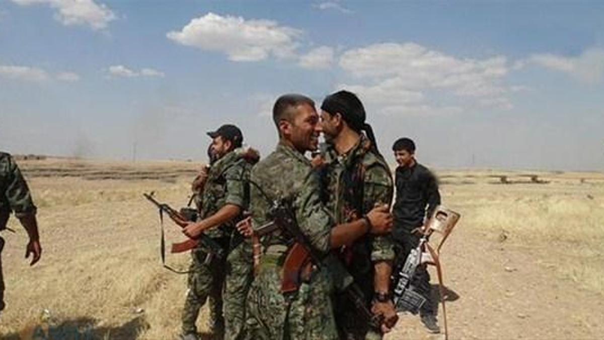 YPG Tel Abyad'ı çevreledi, Rakka bağlantısını kesti