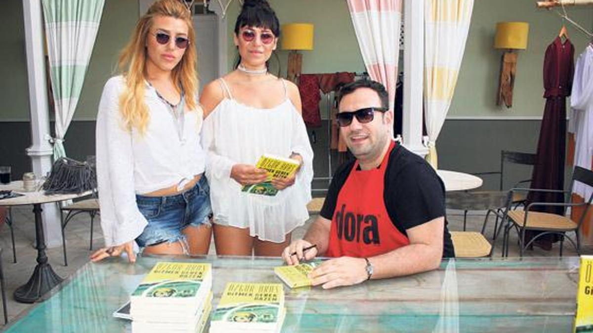 İmza sırasındalar!