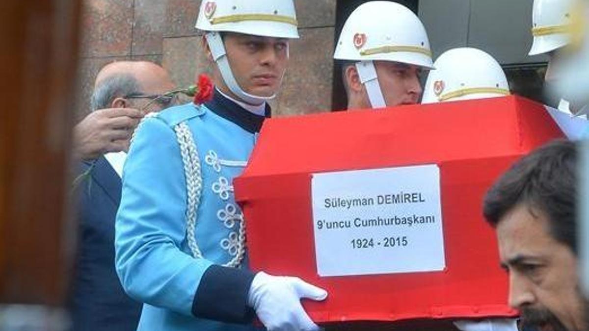 Türkiye Demirel'i uğurluyor...
