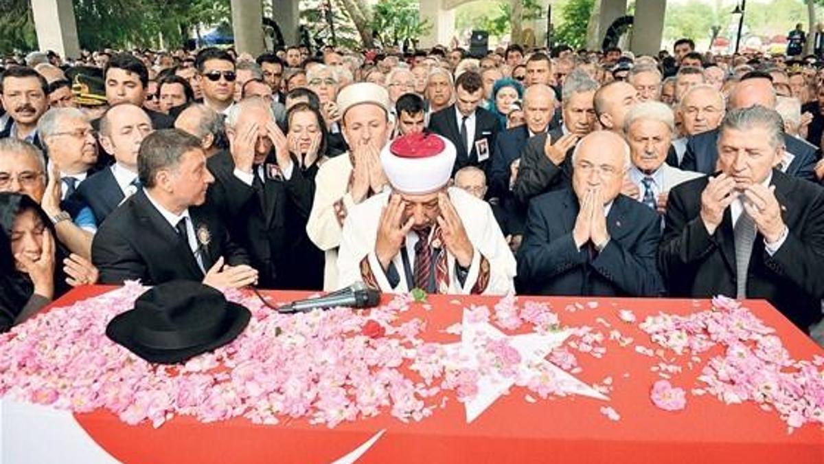 İslamköy’de ‘baba’ya son görev