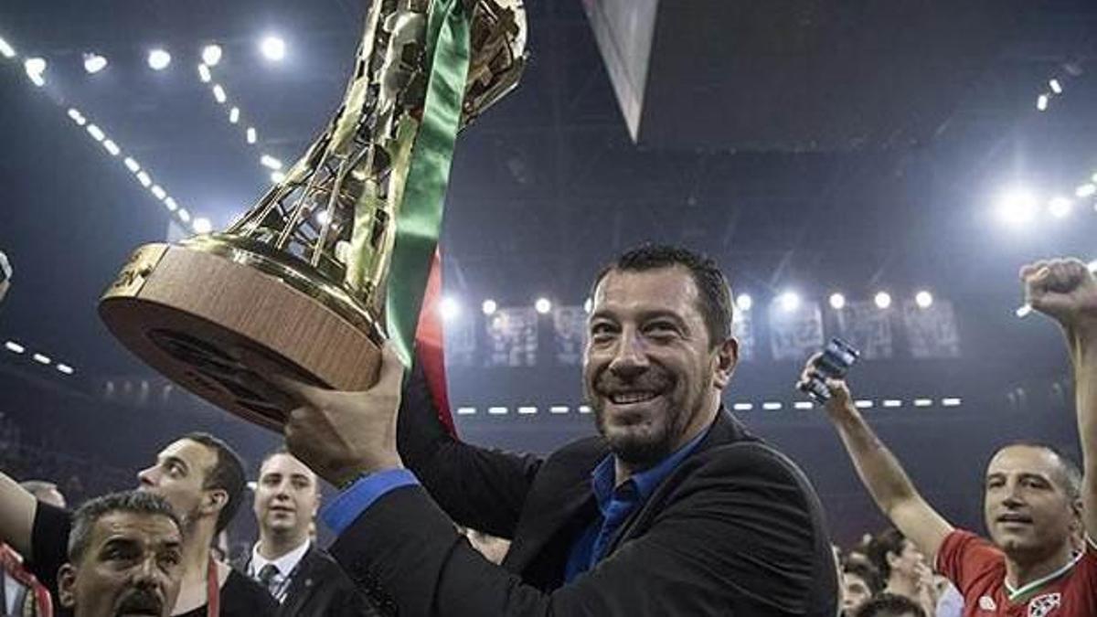 Ufuk Sarıca, 3 yıl daha Karşıyaka'da