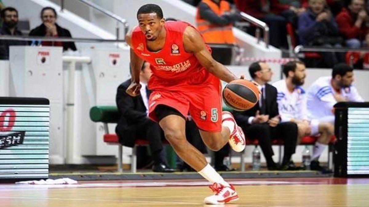 Anadolu Efes'te ilk imza
