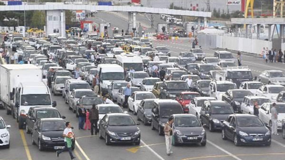 İstanbul Ankara karayolu trafiğe kapandı!