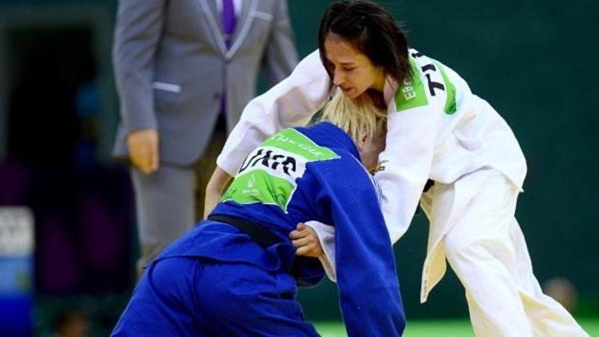 Gümüş madalya Ebru Şahin'in